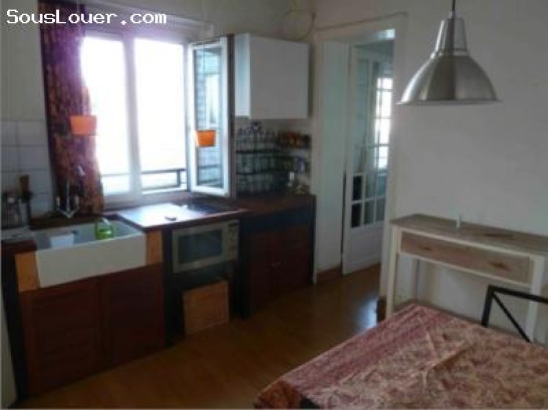 2 PIECES PARIS 18 POUR L'ETE