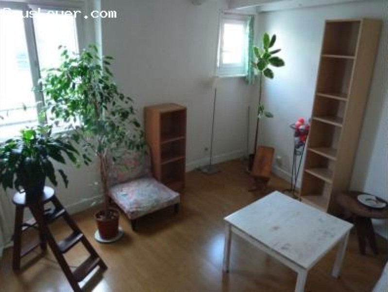 2 PIECES PARIS 18 POUR L'ETE