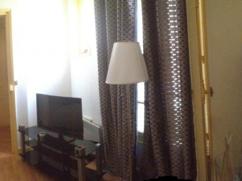 600EUR - Grand T1 meublé à 5mn de Paris St Lazare/5min de La Défense (métro Pont de Levallois)