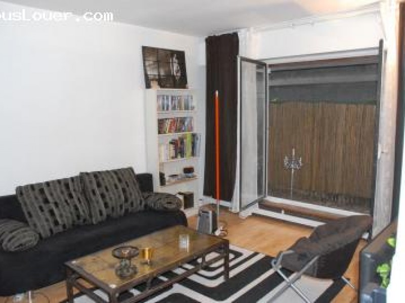 A sous louer grand studio en juillet PARIS 20
