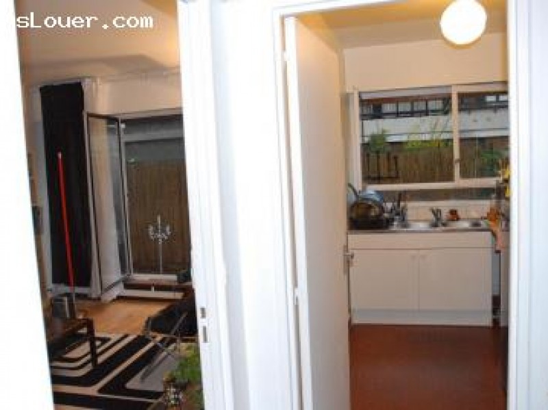 A sous louer grand studio en juillet PARIS 20
