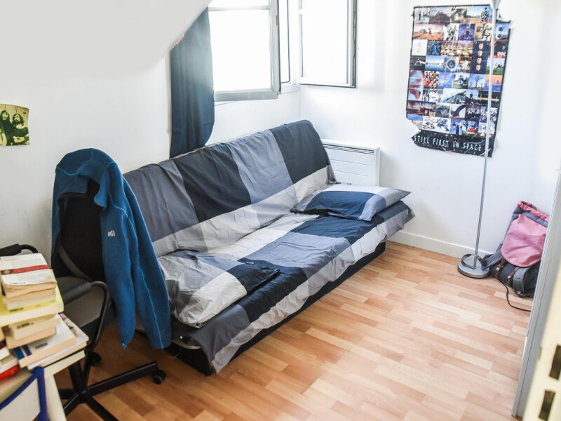 Chambre lumineuse dans colocation à trois