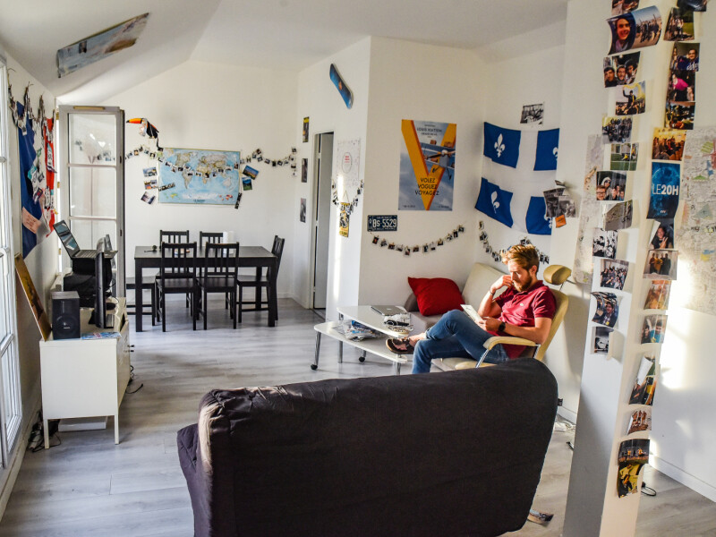 Chambre lumineuse dans colocation à trois