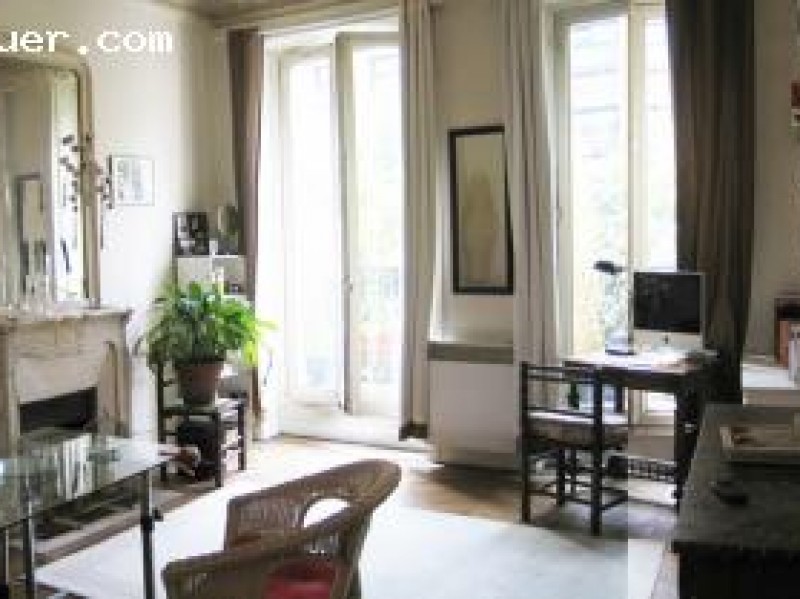 Grand studio 30m2-St Michel-Août