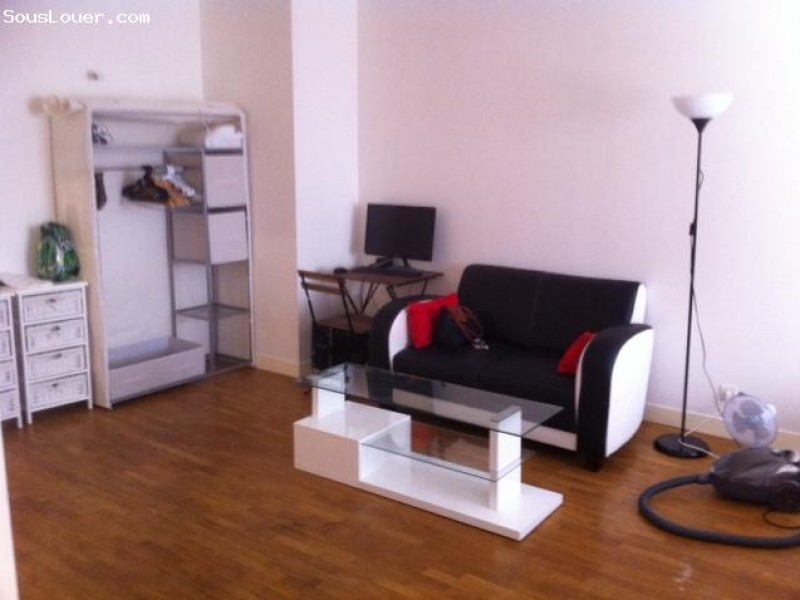 Grand studio disponible au 26/10/2015