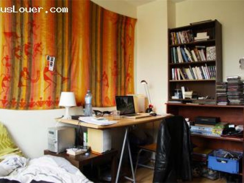 Sous Location d'une chambre (dans une maison) dans la banlieue parisienne proche pour le mois d'Aout.