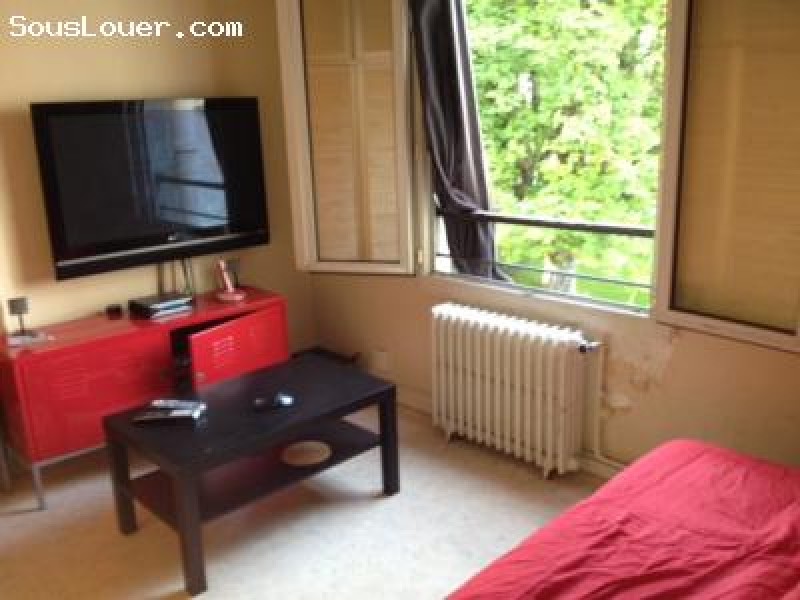 STUDIO MEUBLE 25M2 PERE LACHAISE