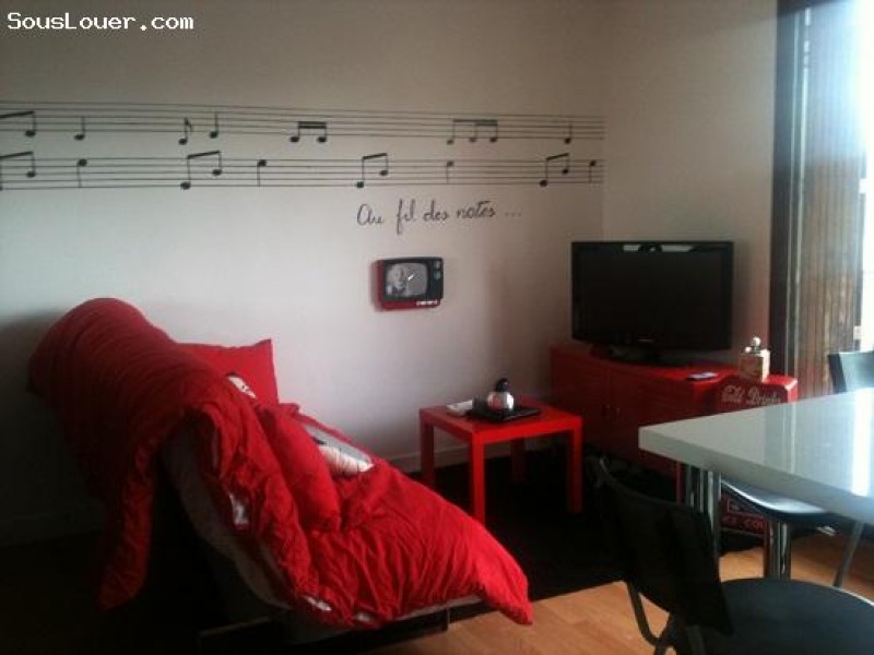 très beau et grand studio à Montreuil