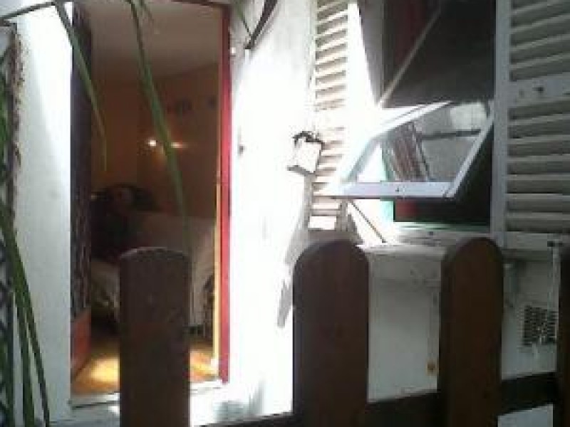 URGENT PARIS 18 studio charmant et pitoresque à montmartre , 26m2 + cour intèrieure. 700eu à louer juillet aout 2012