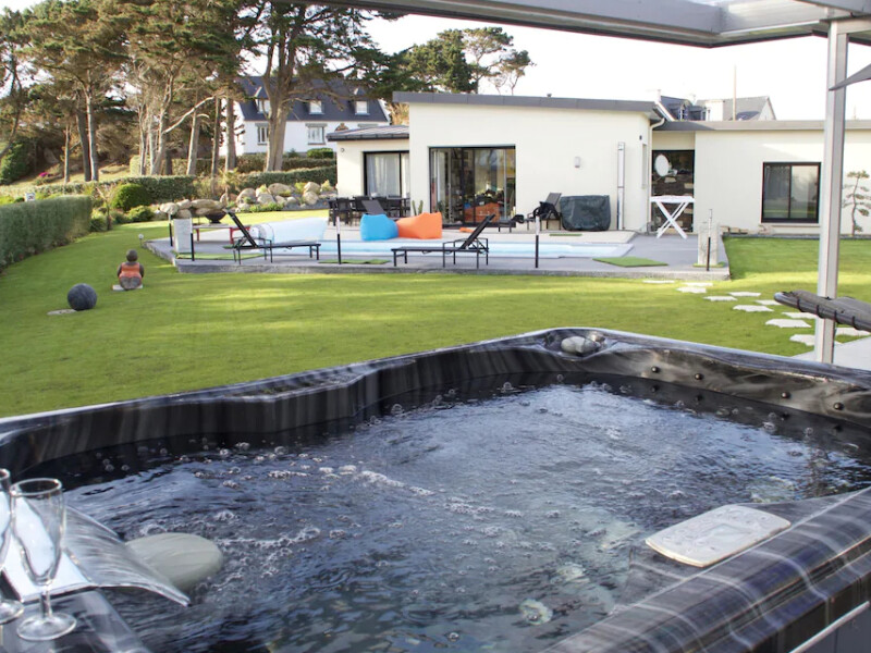 VILLA Vue mer, 100m plage , piscine chauffée privée, sauna, hammam , 2 spas